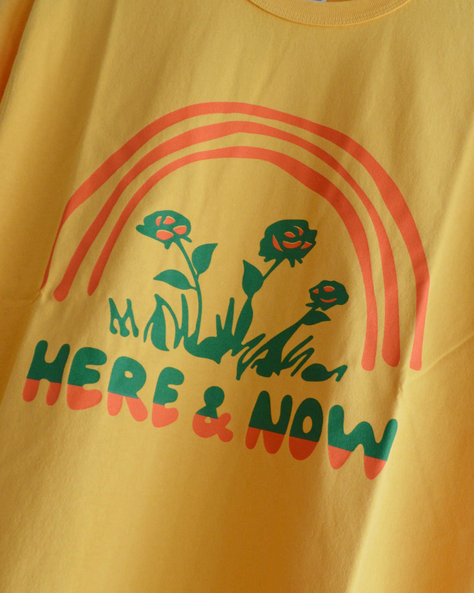HAVE A GRATEFUL DAY ハブアグレイトフルデイ / T-SHIRT -HERE&NOW ティーシャツヒアアンドナウ (MUSTARD マスタード)