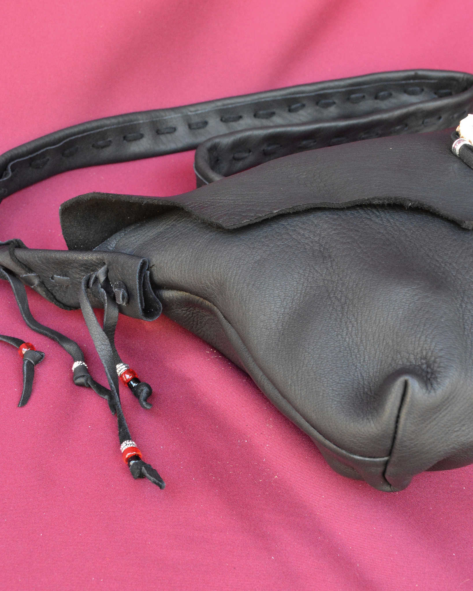 Nasngwam.×EARLYMORNINGS ナスングワム アーリーモーニング / DEERSKIN MESSENGER BAG ディアスキンメッセンジャーバッグ (BLACK ブラック)