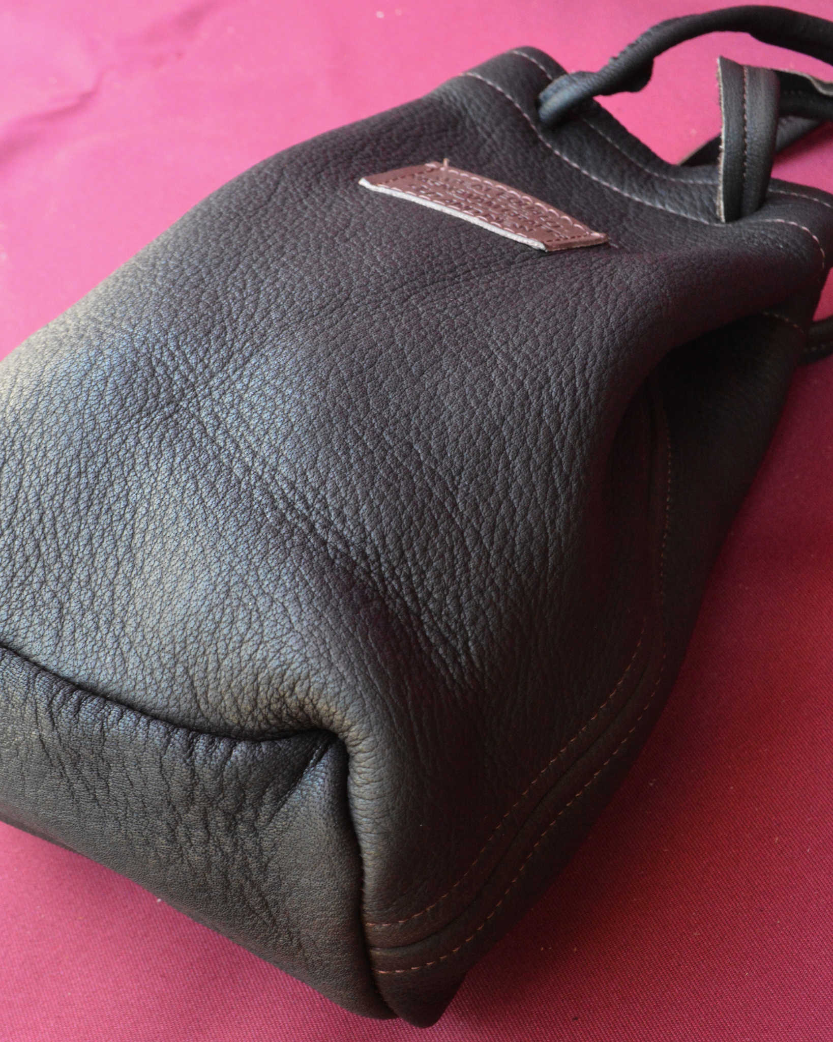 Nasngwam.×EARLYMORNINGS ナスングワム アーリーモーニング / DEERSKIN WHISKY BAG ディアスキンウイスキーバッグ (CHOCOLATE チョコレート)