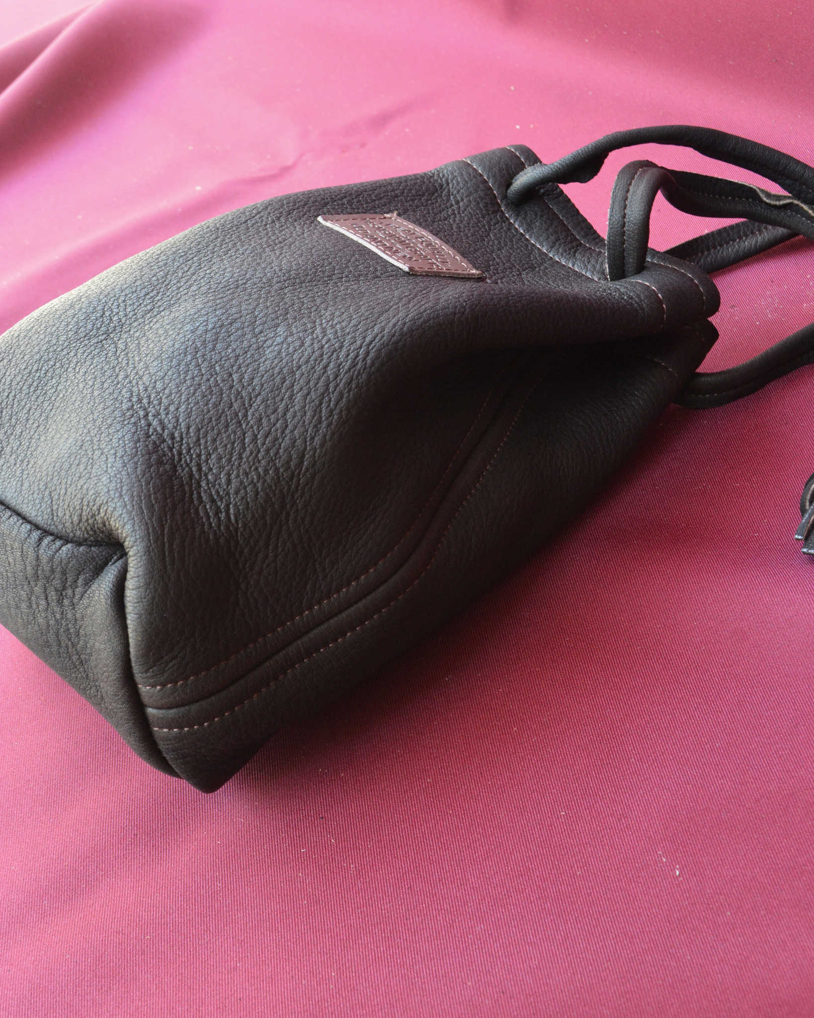 Nasngwam.×EARLYMORNINGS ナスングワム アーリーモーニング / DEERSKIN WHISKY BAG ディアスキンウイスキーバッグ (CHOCOLATE チョコレート)