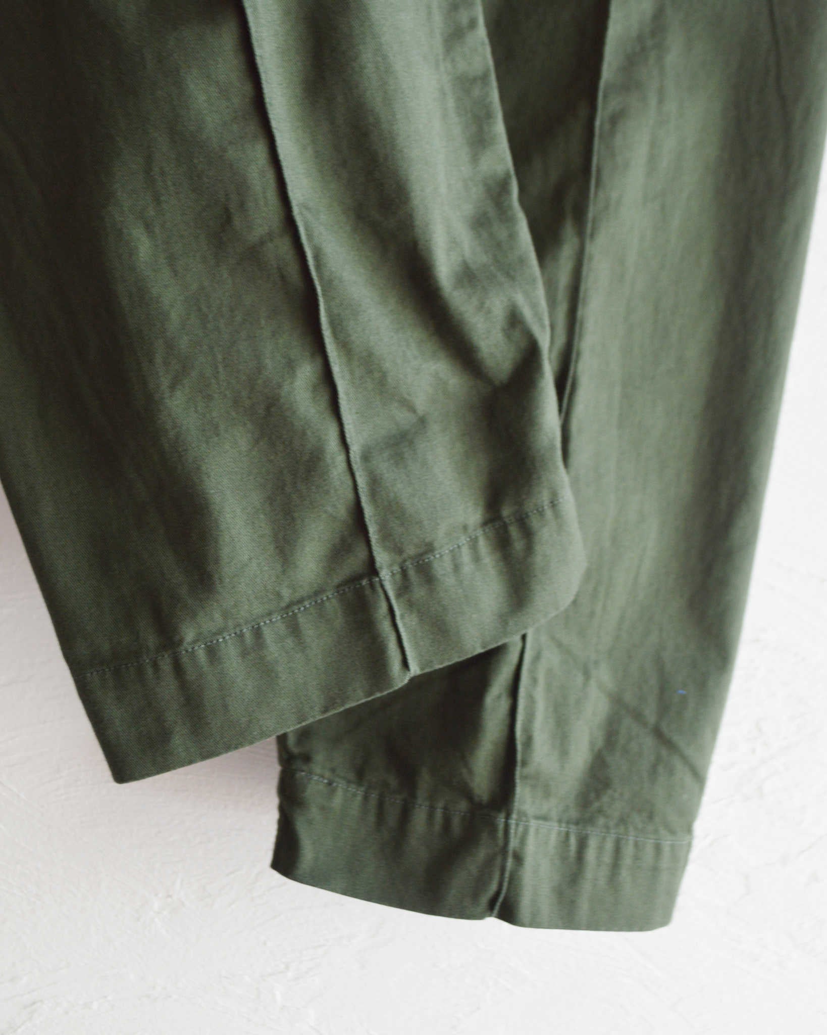 NECESSARY or UNNECESSARY ネセサリーオアアンネセサリー N.O.UN ナウン / PIN TUCK PANTS ピンタックパンツ (FOREST フォレスト)