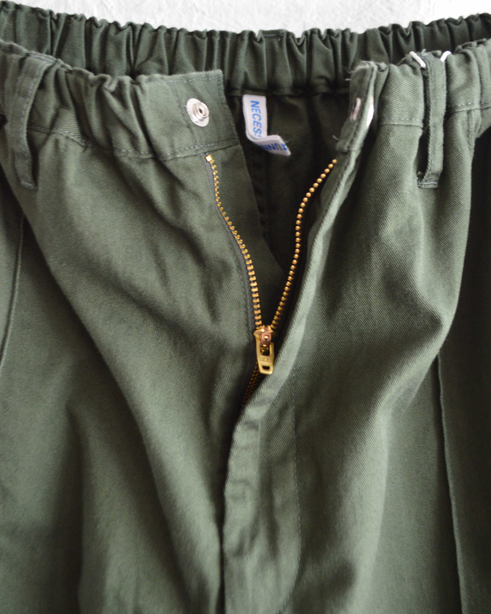 NECESSARY or UNNECESSARY ネセサリーオアアンネセサリー N.O.UN ナウン / PIN TUCK PANTS ピンタックパンツ (FOREST フォレスト)