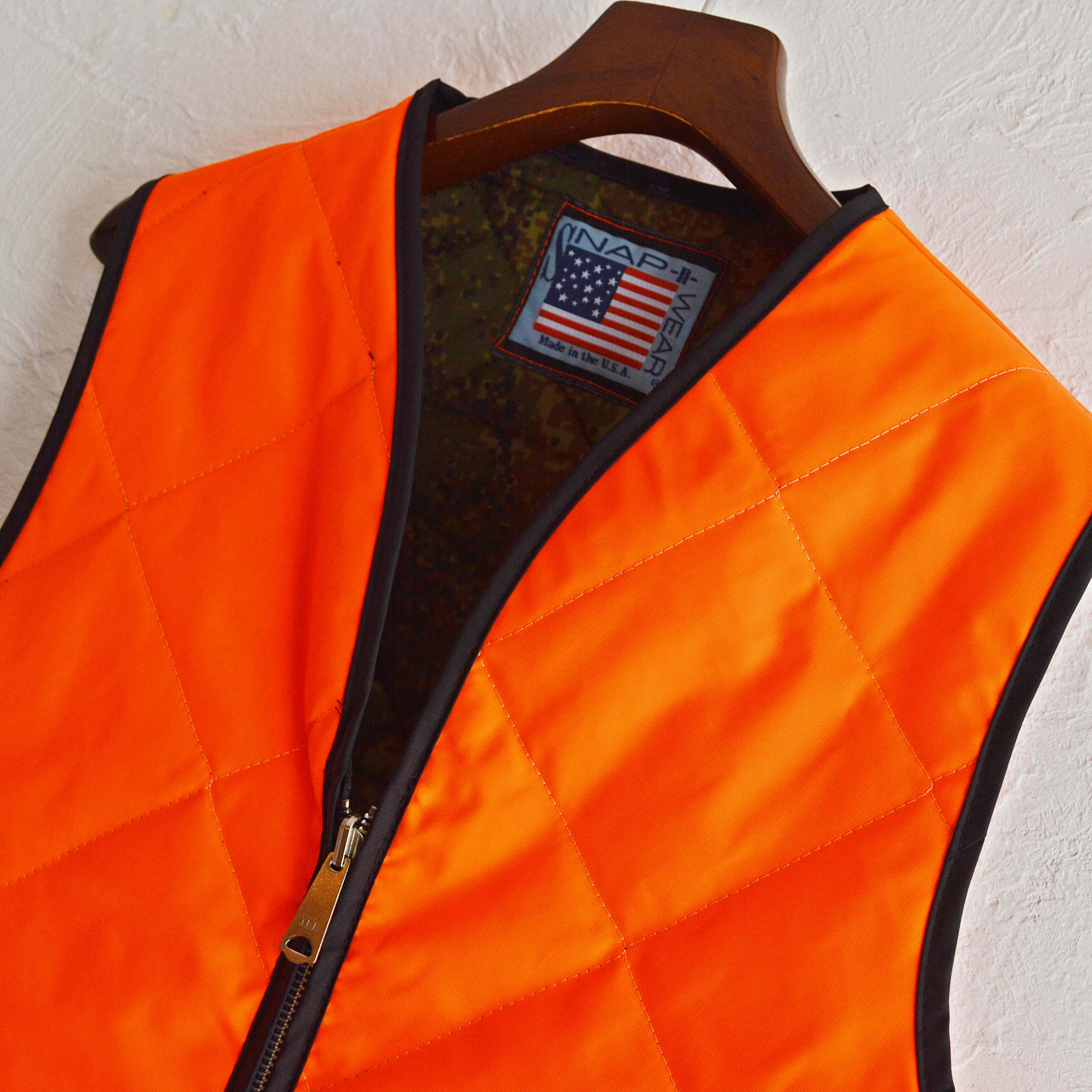 SNAP’ N’ WEAR スナップウェア　/ Quilted Hunting Vest ナイロンベスト (Blaze Orange Shell with Camouflage Lining)
