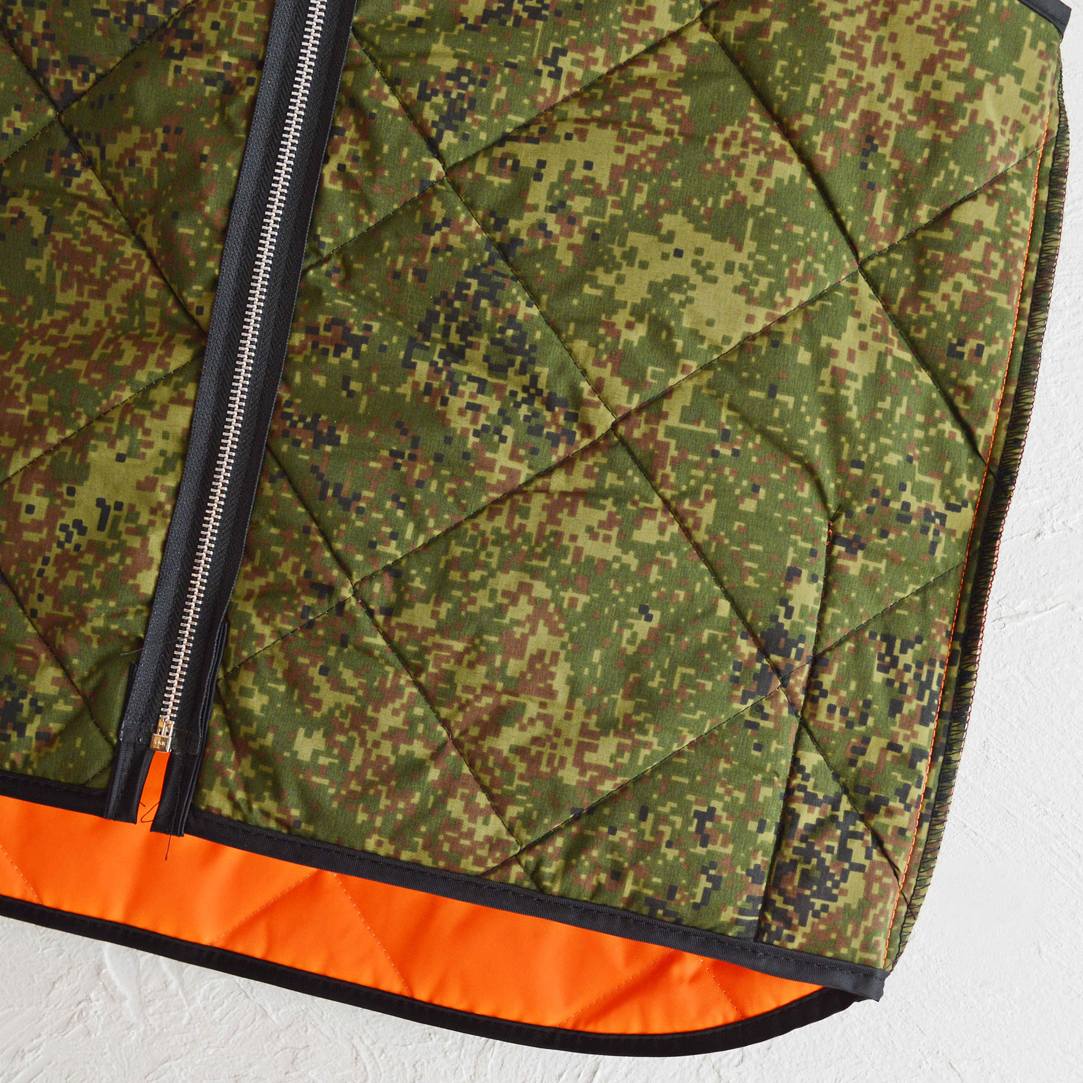 SNAP’ N’ WEAR スナップウェア　/ Quilted Hunting Vest ナイロンベスト (Blaze Orange Shell with Camouflage Lining)